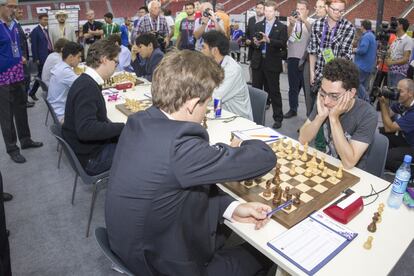 Noruega-EEUU; en primer plano, Carlsen contra Caruana