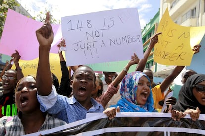 Manifestación de condena por el atentado en el campus de la Universidad de Garissa, en Mombasa, Kenia.