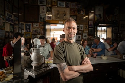 En la imagen, Javier Murga, gerente de Casa Manteca, en Cádiz.