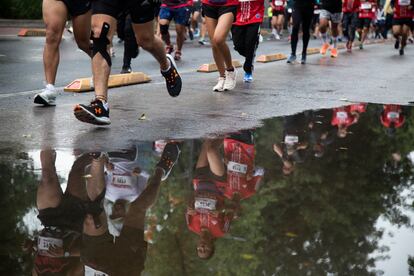 Corredores participan en el XXXIX Maratón de la Ciudad de México 2022.