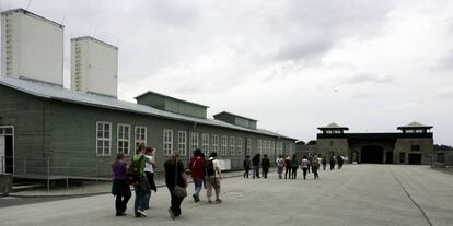 Visita educativa para jovens ao campo de concentração nazista de Mauthausen (Áustria).