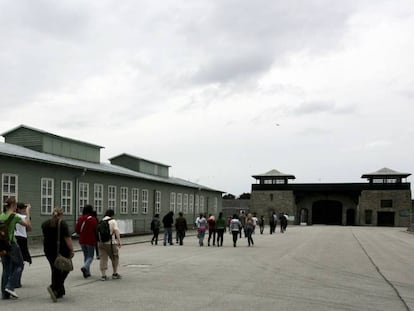 Visita educativa para jovens ao campo de concentração nazista de Mauthausen (Áustria).