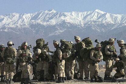 Soldados estadounidenses, en la base de Bagram en marzo de 2002.