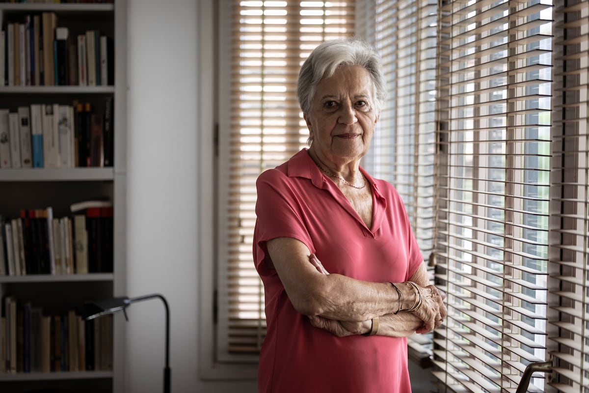 ‘La sociedad de la desconfianza’, de Victoria Camps: un diagnóstico incómodo para tiempos líquidos