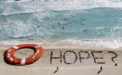 Protesta de Greenpeace durante la cumbre del clima de Canc&uacute;n de 2010.