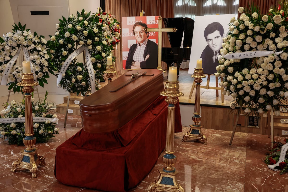 Amigos, familiares y cientos de ‘fans’ despiden a Manuel de la Calva en Madrid