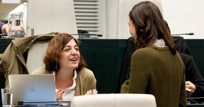 Celia Mayer y Rita Maestre en el Pleno del Ayuntamiento de Madrid.                   