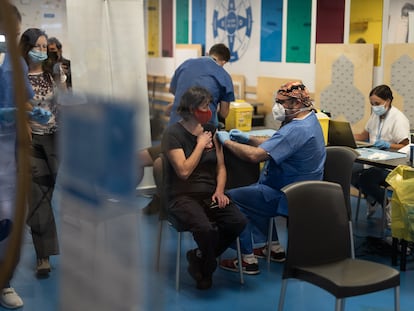 A vaccination site in a shopping mall in Barcelona.