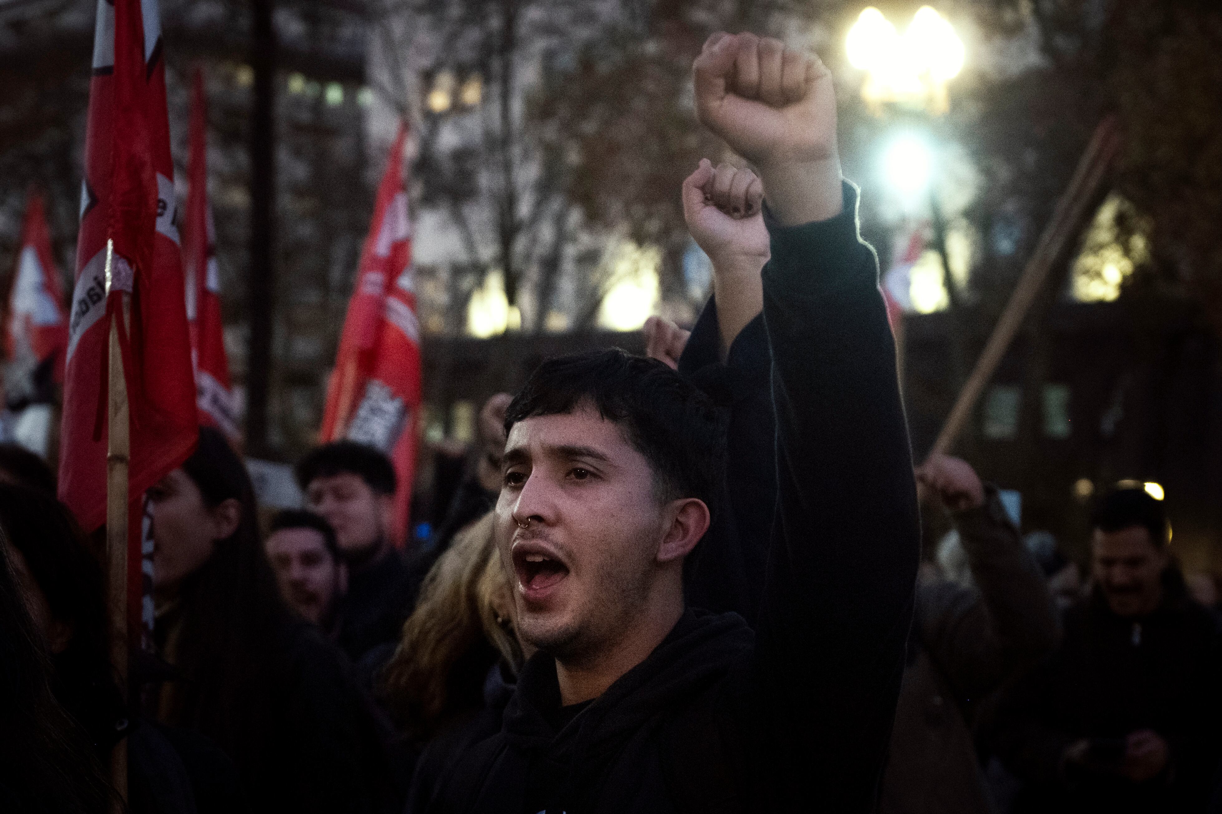 Manifestantes en Plaza de Mayo.