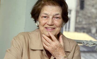 La escritora canadiense Mavis Gallant, en Francia en 1998.