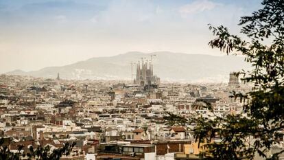 Imagen panorámica de Barcelona, con la Sagrada Familia al fondo.