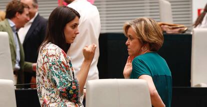 La portavoz del gobierno de Ahora Madrid, Rita Maestre, con Purificaci&oacute;n Causapi&eacute;, del PSOE. 