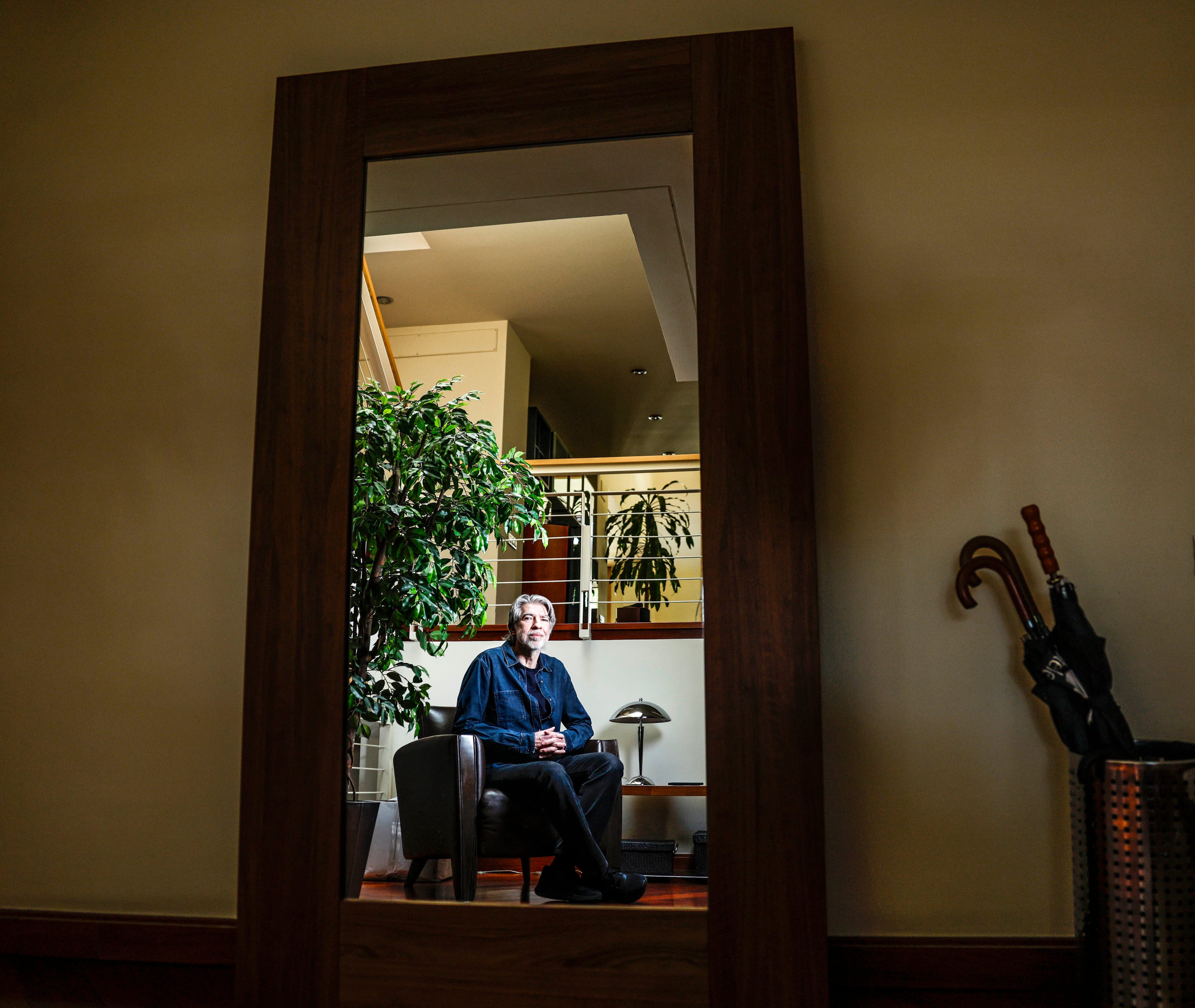 Manuel Valdivia, director de series: “La vida no tiene finales rotundos”