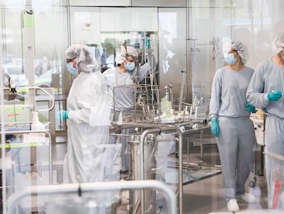 Más de 200.000 trabajadores químicos y farmacéuticos, a la espera de un alza salarial acumulado hasta 2024