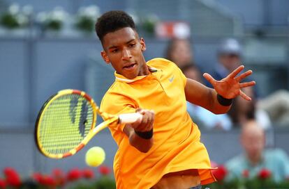 Auger-Aliassime, durante el partido contra Shapovalov en Madrid.