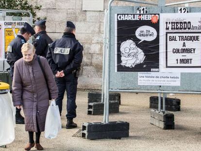 Policiais patrulham salão de quadrinhos de Angoulême, dedicado a “Charlie Hebdo”.