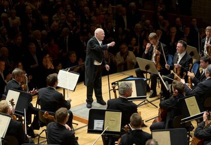 Aplausos para Bernard Haitink y la Orquesta Filarmónica de Viena tras su interpretación de la Séptima Sinfonía de Bruckner.