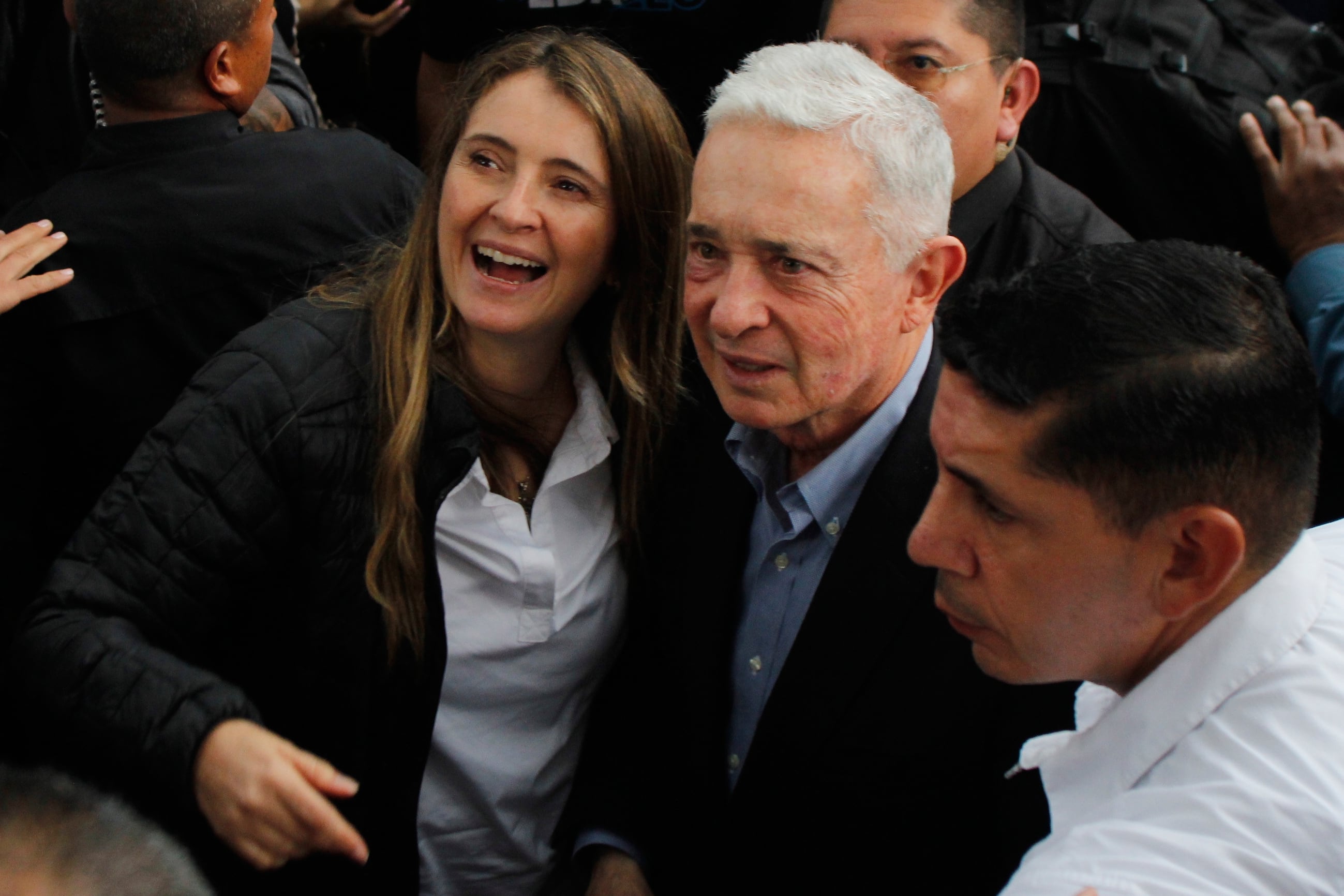 La estrategia de Álvaro Uribe impulsa a su partido y arrincona al ultra Abelardo de la Espriella