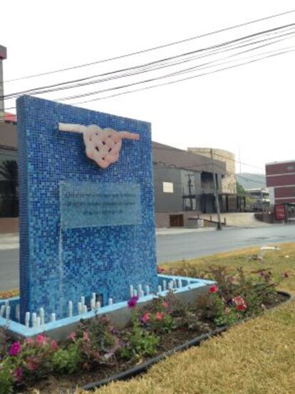 O memorial em frente ao Casino Royale, a nona parada do Corruptour.