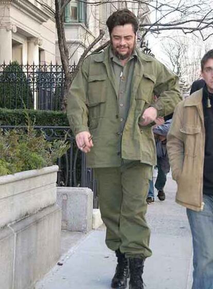 Benicio del Toro caracterizado como el Che, en la próxima película de Steven Soderbergh, 'Guerrilla'.