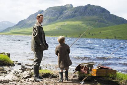 Matt Smith (el príncipe Felipe) y Billy Jenkins (el príncipe Carlos) en 'The Crown'.