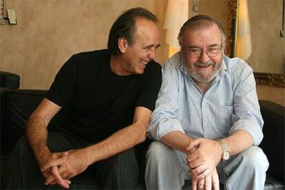 El cantante Joan Manuel Serrat y el cineasta José Luis García Sánchez, en Madrid.