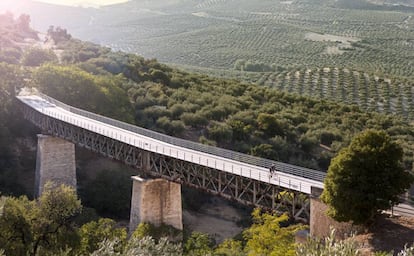 El viaducto de Zuheros en la vía verde de la Subbética (Córdoba).