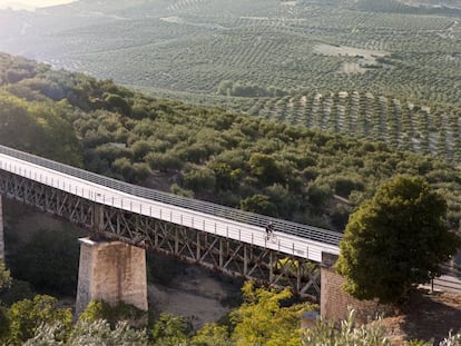 El viaducto de Zuheros en la vía verde de la Subbética (Córdoba).