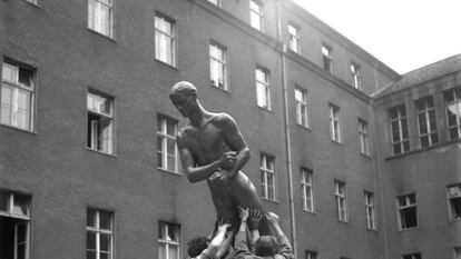 Memorial das vítimas de 20 de julho de 1944, obra de Richard Scheibe instalada em 1953 em Berlim.