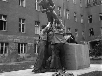 El Memorial de las víctimas del 20 de julio de 1944, obra de Richard Scheibe, se instaló en Berlín en 1953.