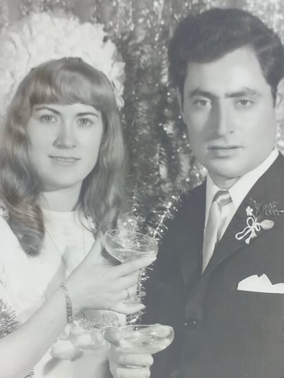 Inés Piñero y su marido Domingo el día de su boda, celebrada en Cantoria (Almería) hace 52 años.