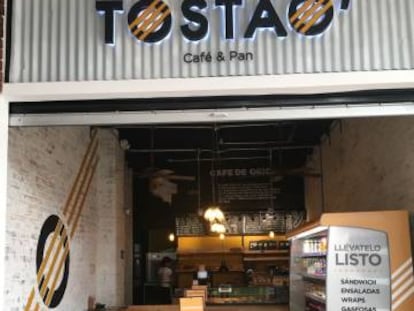 Cafetería de la cadena colombiana Tostao'