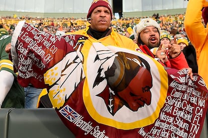 Torcedores dos Redskins de Washington no estádio de Green Bay, Wisconsin.
