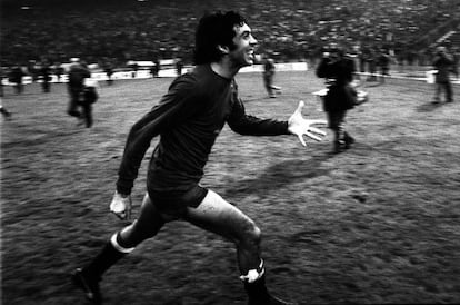 Rubén Cano, tras la victoria, gracias a un gol suyo, de España ante Yugoslavia en Belgrado, en 1977, que valió el pase al Mundial de 1978.
