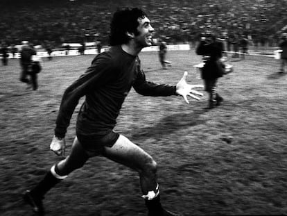 Rubén Cano, tras la victoria, gracias a un gol suyo, de España ante Yugoslavia en Belgrado, en 1977, que valió el pase al Mundial de 1978. 
