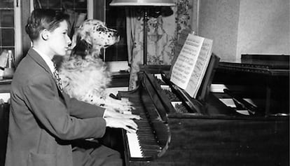 Glenn Gould, de jove, amb el seu gos.