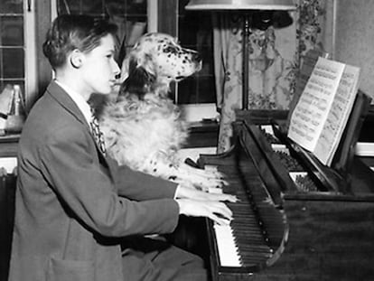 Glenn Gould, de jove, amb el seu gos.