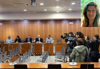 El juicio por el asesinato de Lucía Garrido, en octubre de 2023. En la esquina superior derecha, la víctima.