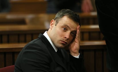 Oscar Pritorius durante en el juicio por el asesinato a Reeva Reeva Steenkam el 16 de octubre de 2014 en Pretoria (Sudáfrica) .