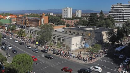 Largas colas para realizar los test serológicos en el instituto de La Paloma.