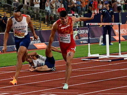 Asier Martínez y Pascal Martinot-Lagarde a punto de cruzar la meta en la final del 110m vallas este miércoles en los Europeos de Atletismo.