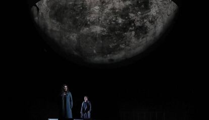 La cantant Iréne Theorin i Stefan Vinke durant l'assaig general de la producció operística "Tristan und Isolde.
