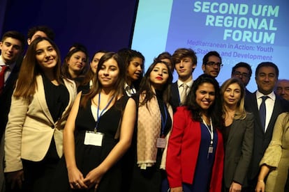 J&oacute;venes asistentes al foro de la Uni&oacute;n por el Mediterr&aacute;neo, celebrado en Barcelona. 