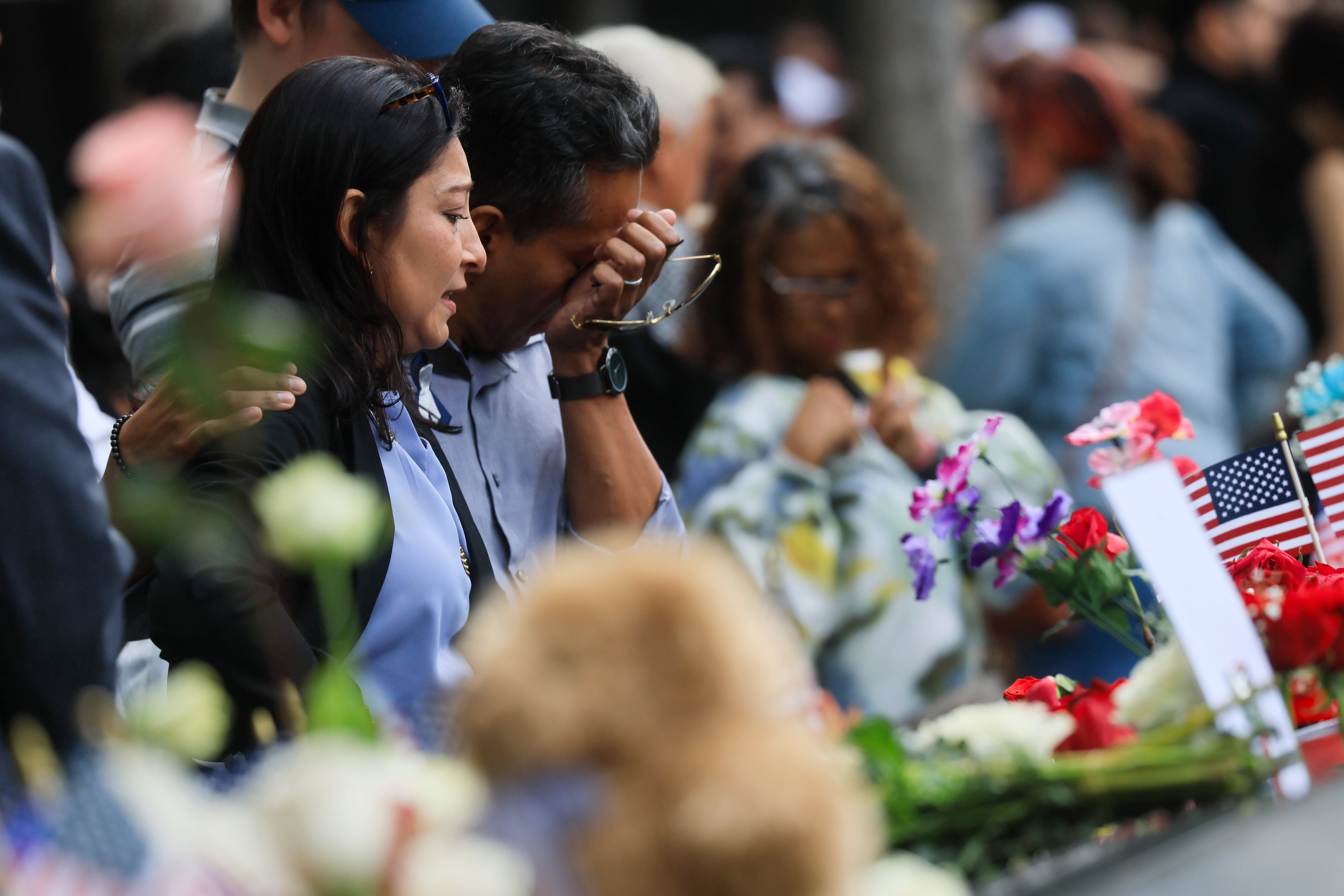 La ausencia de Trump marca el 25º aniversario del 11-S en Nueva York, presidido por el recuerdo a las víctimas