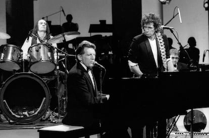 Jerry Lee Lewis junto al guitarrista de The Rolling Stones Keith Richards en una presentación en el programa Saturday Night Live, en enero de 1979. 