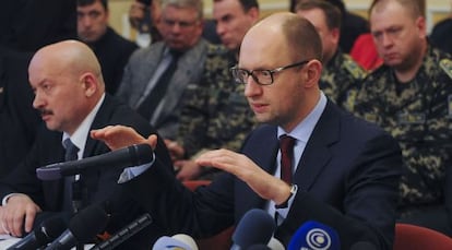 Yatseniuk, primer ministro ucranio, este viernes en Donetsk.