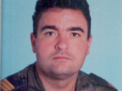 Una Cruz al Mérito Militar y la medalla de la OTAN