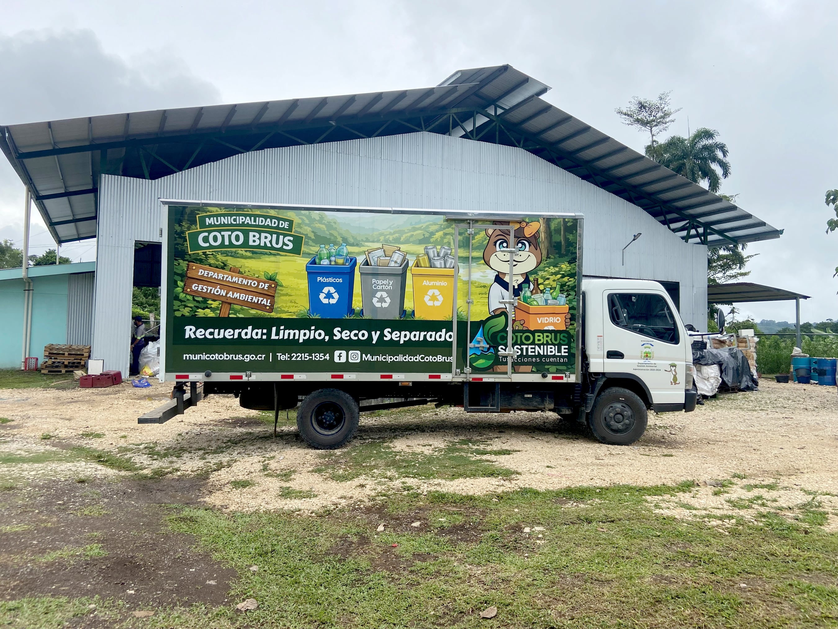 Cuando puedes cambiar basura reciclada por tomates o aguacates