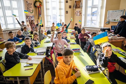 Students in the city of Zhovka.