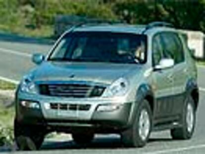 El Rexton es un todoterreno grande que destaca por su poderío estético. La línea, obra del carrocero italiano Giugiaro, tiene un estilo moderno y vanguardista que refuerza su empaque.
